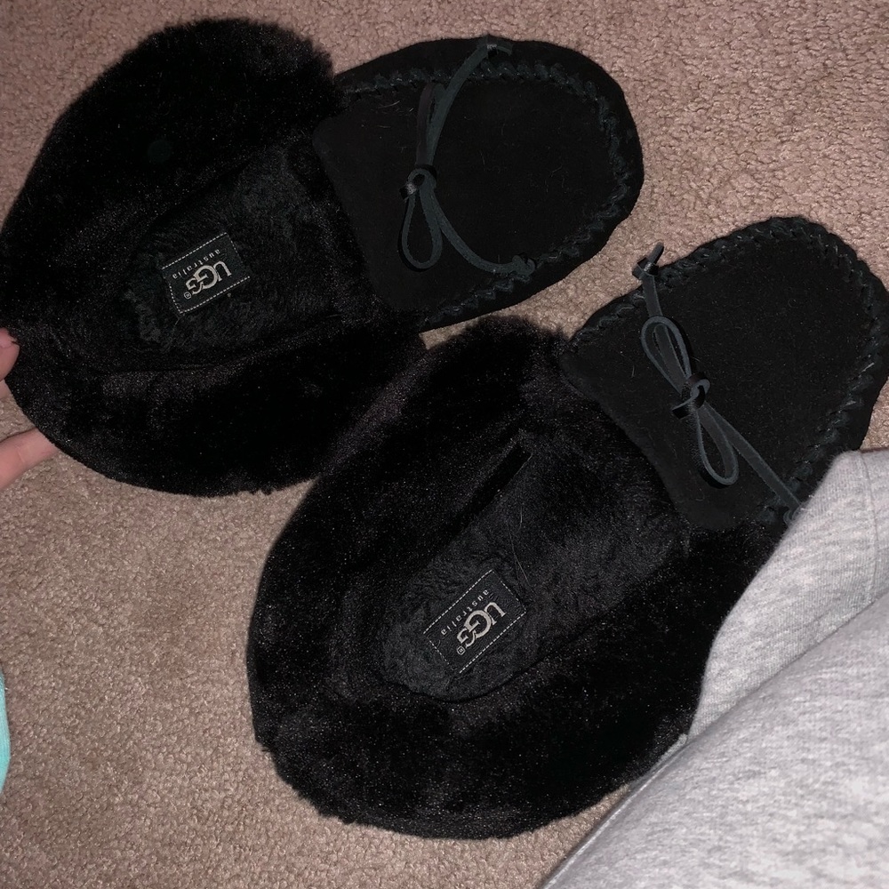 UGG slippers/shoes